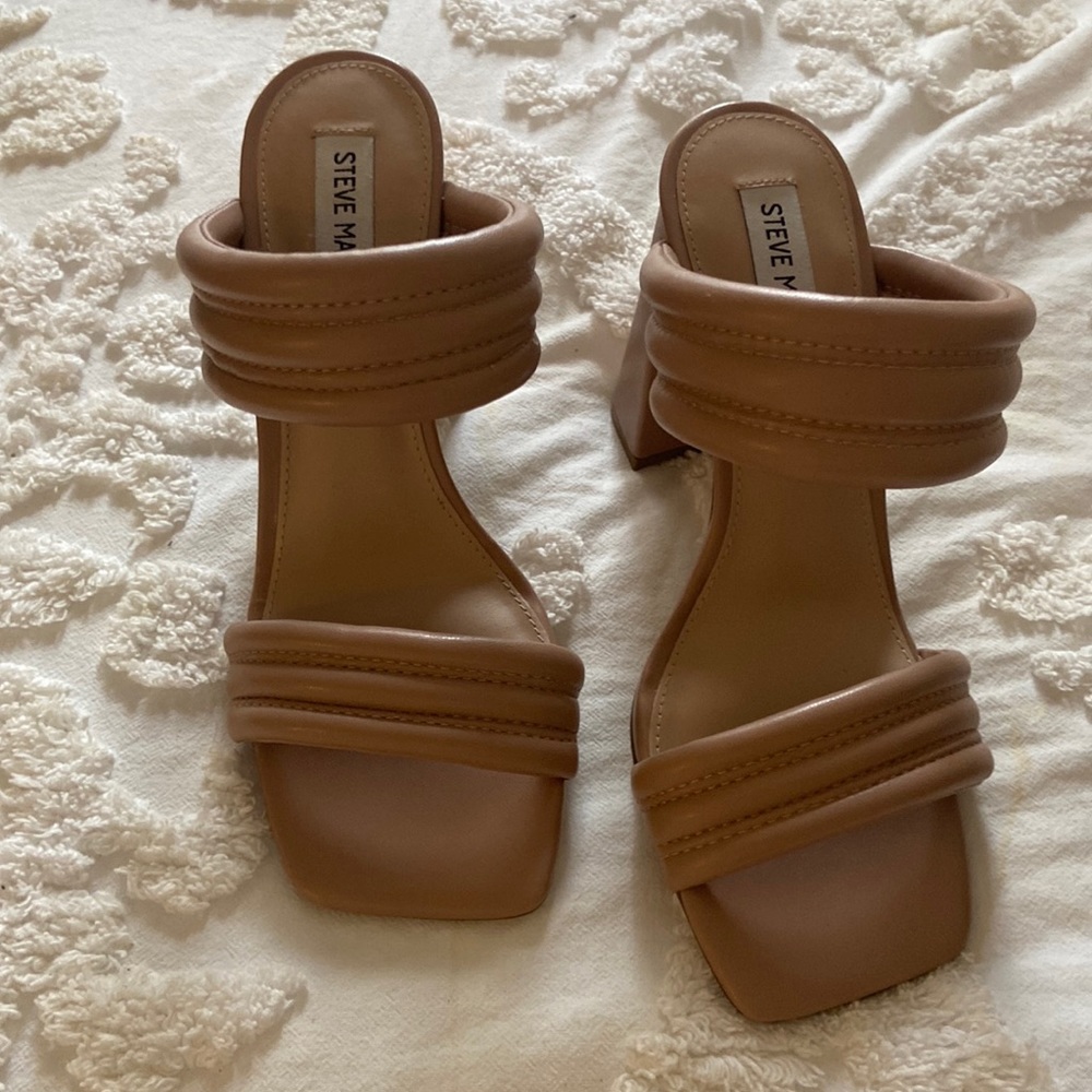 Never worn tan Steve Madden heels